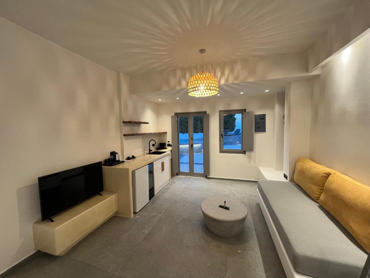 Elements Cozy Suites Pyrgos Exterior foto
